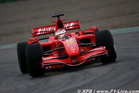 1ers tours de roue de Kimi dans la F2007