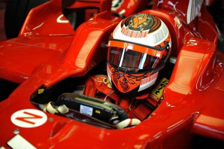Nouveau design pour le casque 2008 de Kimi
